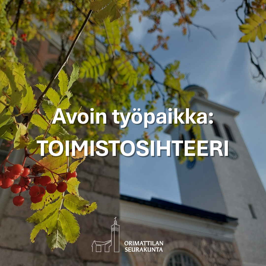 Orimattilan kirkon torni ja pihlajanmarjoja
