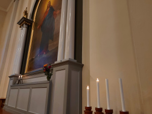 Kaksi adventtikynttilää