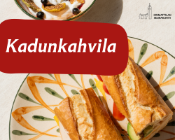 täytetty patonki lautasella