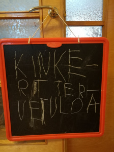 Tervetuloa kinkereille - teksti lapsen kirjoittamana